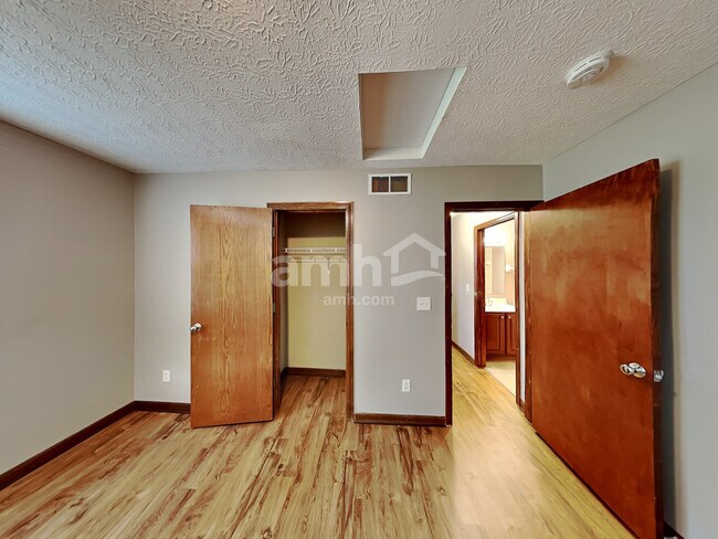 Building Photo - 1866 Pinnacle Club Dr