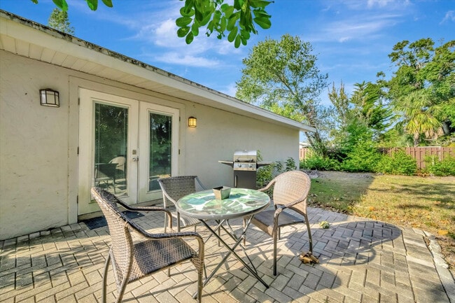 Building Photo - 2529 Croton Ave