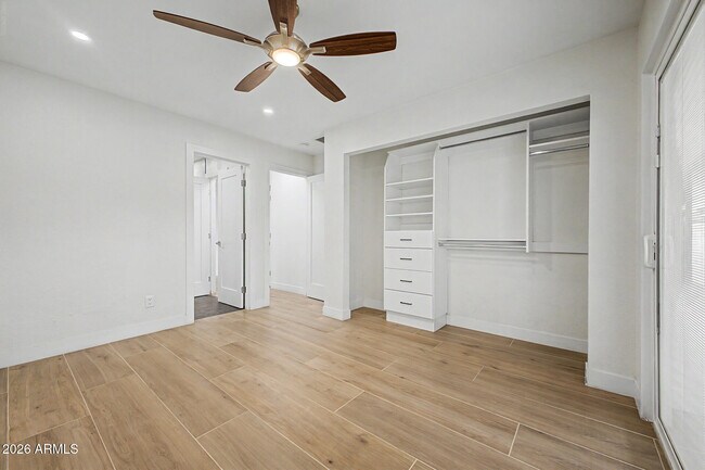 Building Photo - 8711 E Latham St