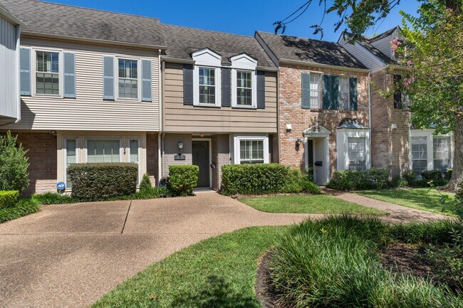 Building Photo - 13228 Trail Hollow Dr