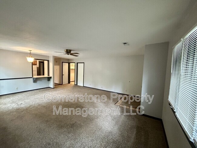 Building Photo - 1235-37 Spruce Street - 1237