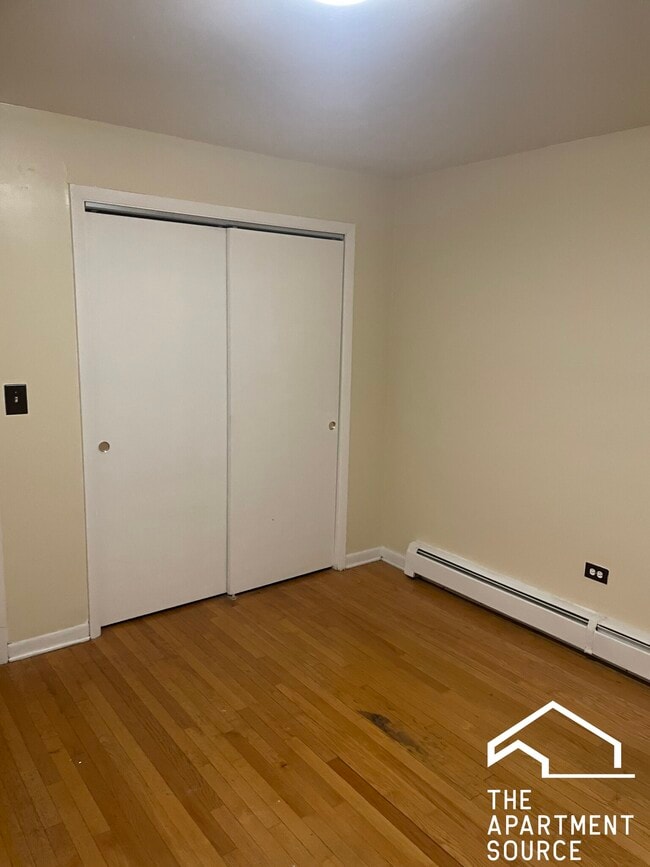 Building Photo - 7528 N Claremont Ave