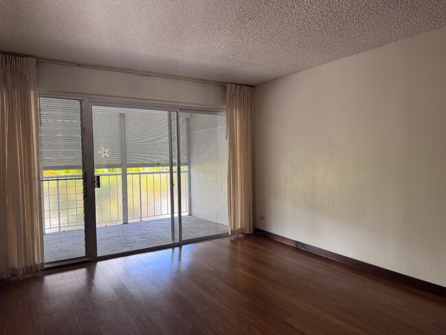 Building Photo - 1 Bed/1 Bath/1 Parking - Makiki area, clos...
