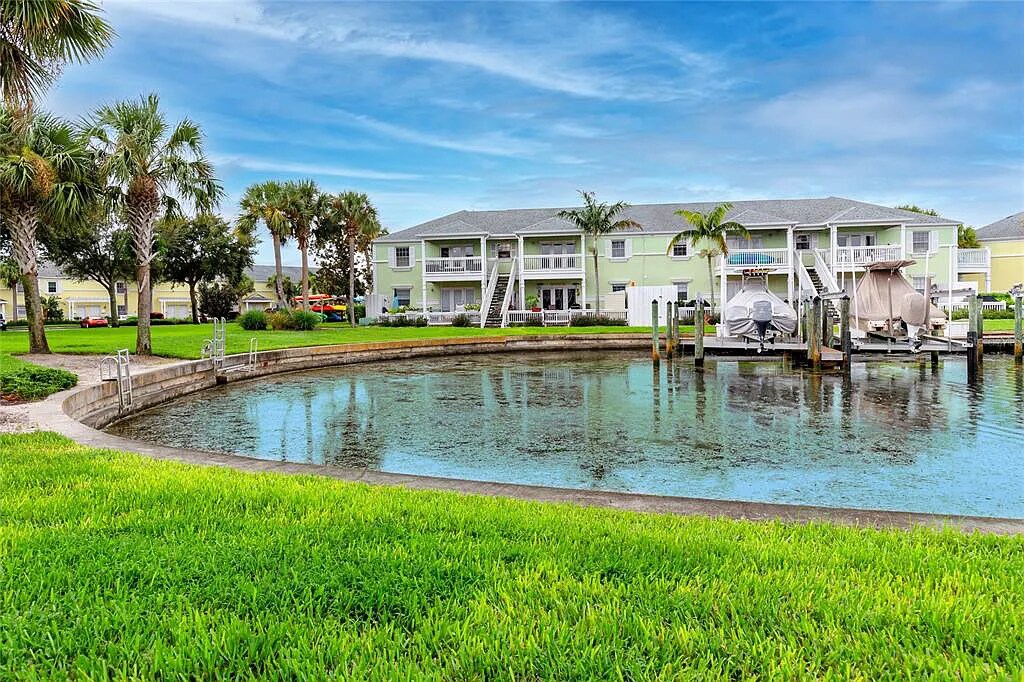 Building Photo - 5231 Beach Dr SE