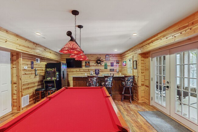 Building Photo - Luxury Waterfront Estate with Deepwater Access