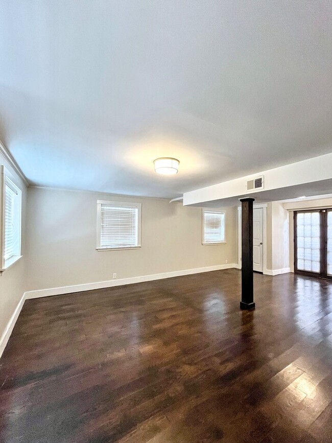 Building Photo - 640 Tobylynn Ct