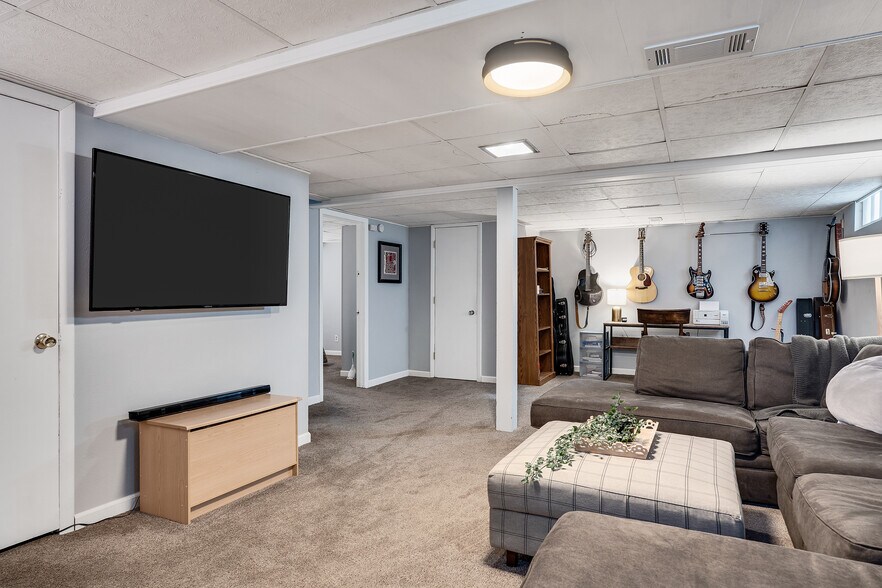 Building Photo - 2015 Wood St