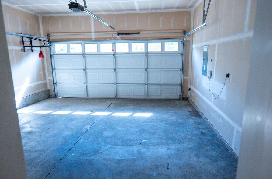 Building Photo - 14520 17th Ave W