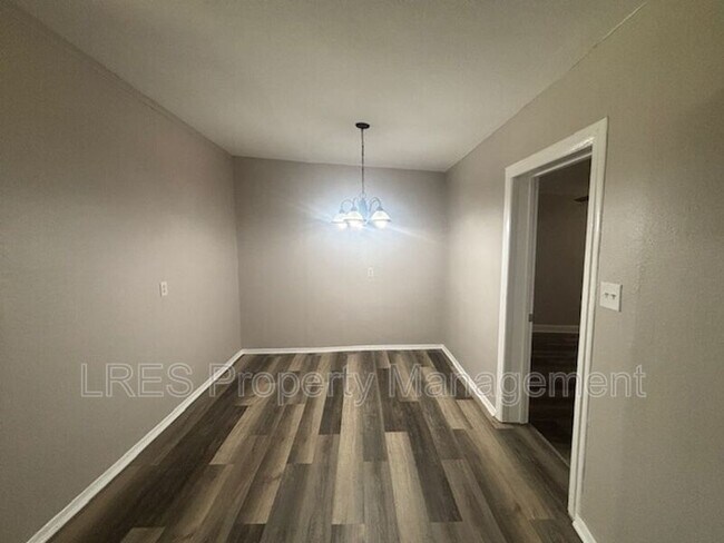 Building Photo - 314 Nanette Dr