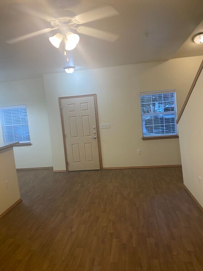 Building Photo - 1000 Diamond Dr