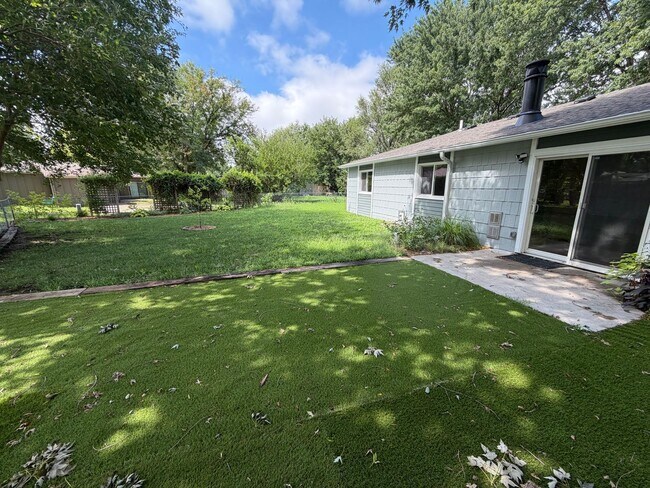 Building Photo - Italian Estates Property Management