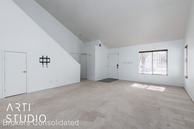 Building Photo - 3 br, 2.5 bath House - 925 Rivers Bend Dr.