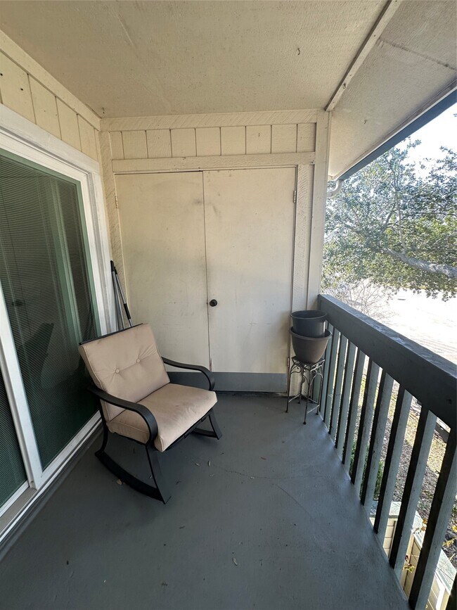 Building Photo - 250 El Dorado Blvd