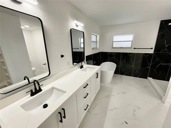 Building Photo - 1307 Belcher Dr