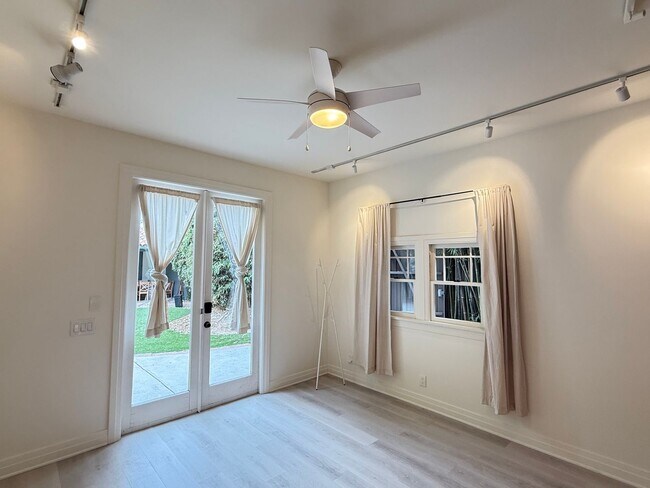 Building Photo - ***Charming One Bedroom in Venice***