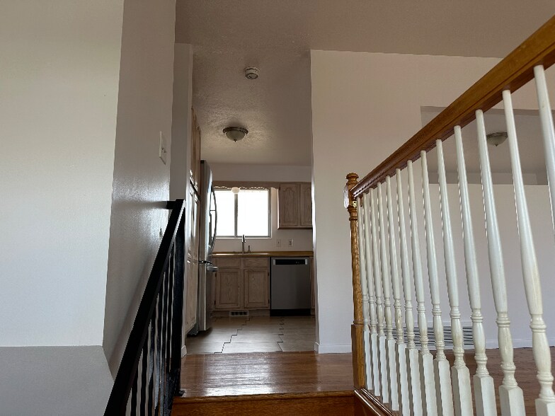 Building Photo - 4981 Greentree Way W