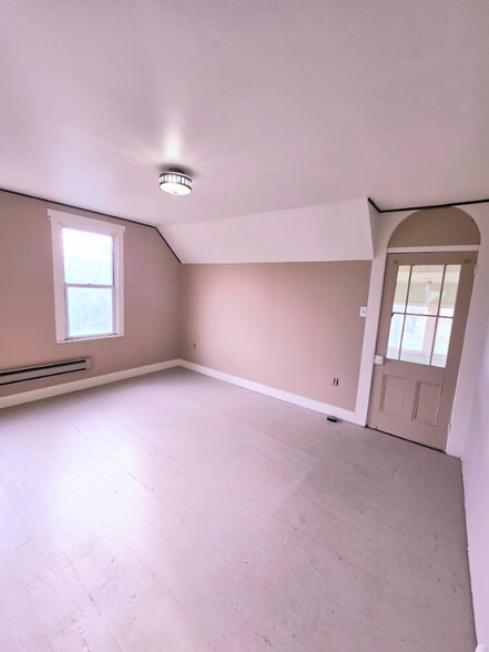 Building Photo - 1917 7 Mile Rd