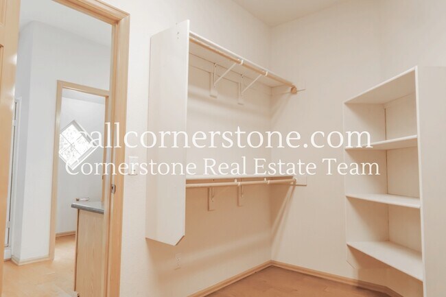 Building Photo - 5535 Jarman St