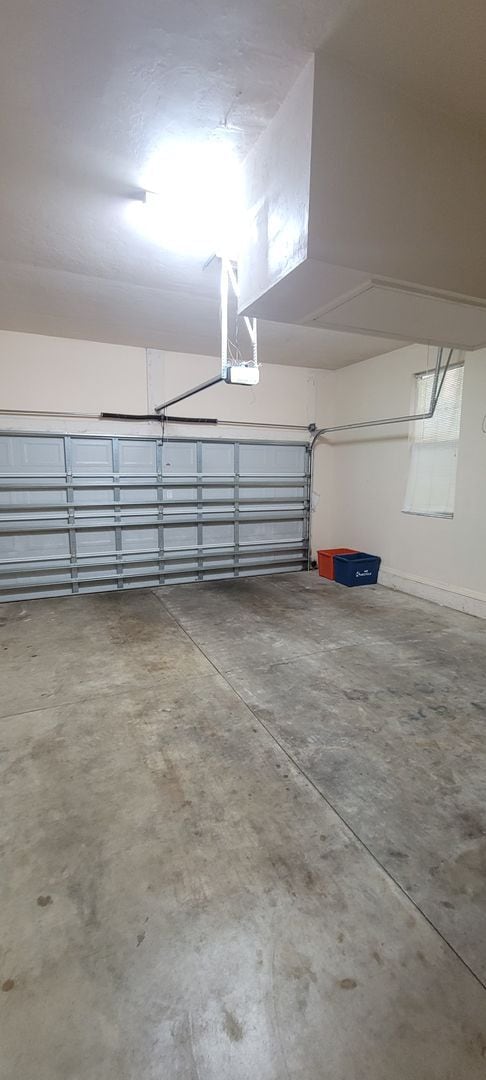 Building Photo - 3/2 (Hickory Walk in Haile Plantation) Beautiful home off the 15th Green of Haile Golf Course.