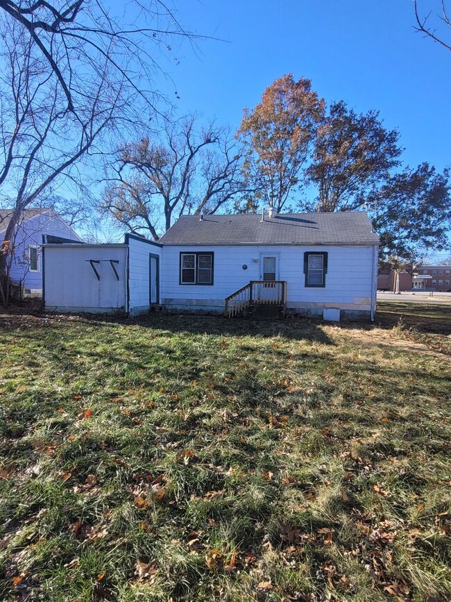 Building Photo - 2 Bedroom Home