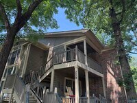 Building Photo - 2083 Woodlawn Dr SW