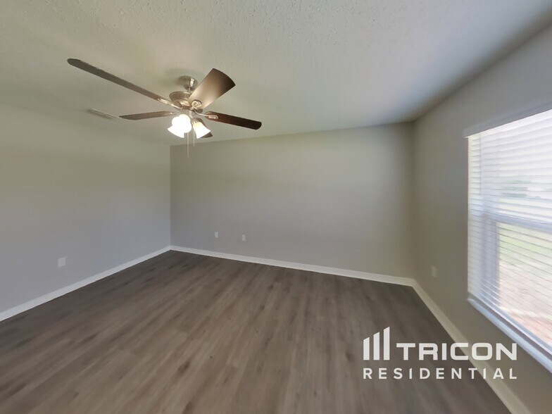 Building Photo - 13085 Siam Dr