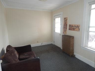 Interior Photo - 73 College St