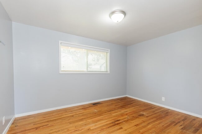 Building Photo - 564 E 700 N