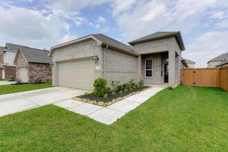 Building Photo - 1229 Red Hills Dr