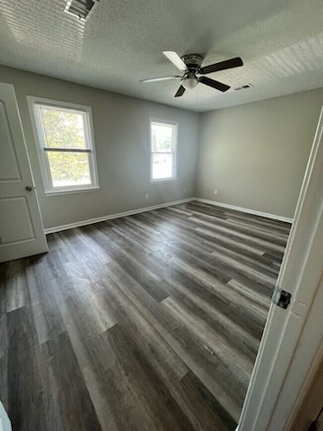 Building Photo - 2228oa