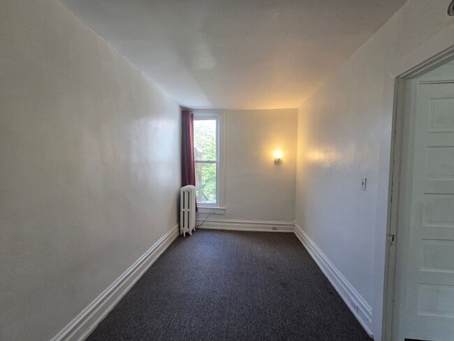 Building Photo - move in ready 3 bedroom 1 bath