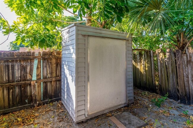 Building Photo - 2921 NW 6th Ct