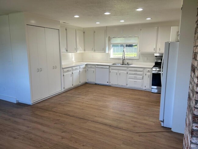 Building Photo - 1989 CA-1