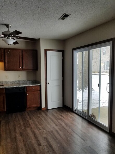 Building Photo - 9 Cherry Tree Ln