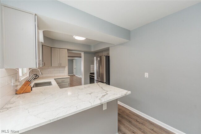 Building Photo - 2539 Warrensville Center Rd