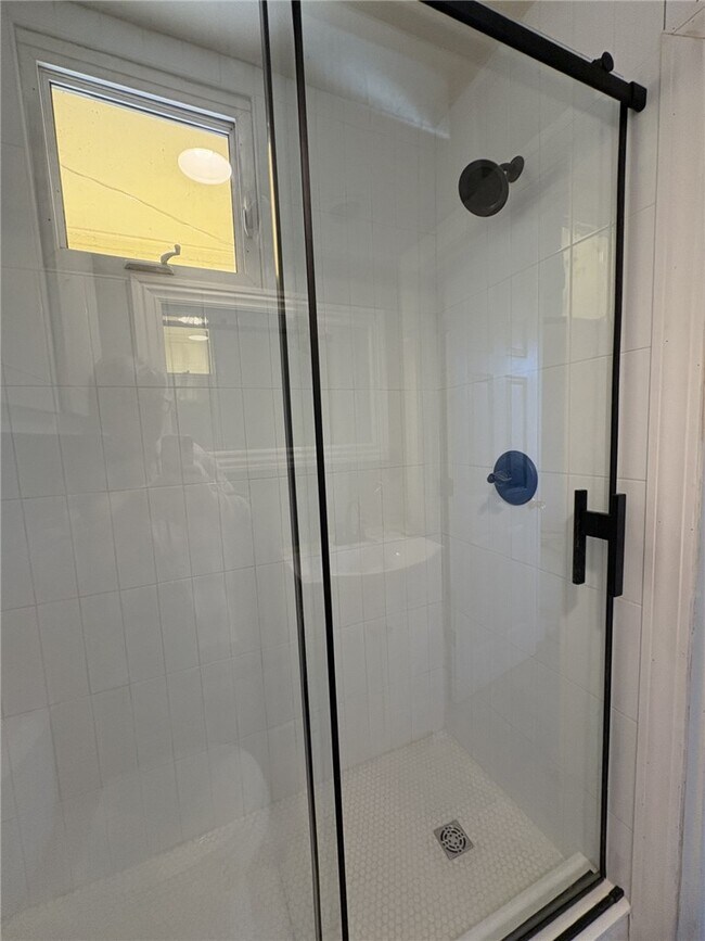 Building Photo - 101 S W Ave