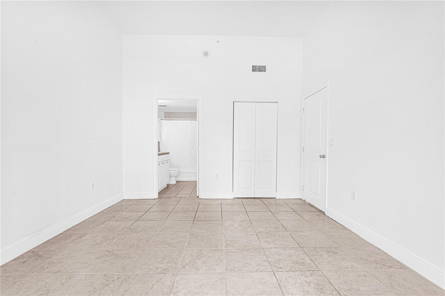 Building Photo - 1250 S Miami Ave