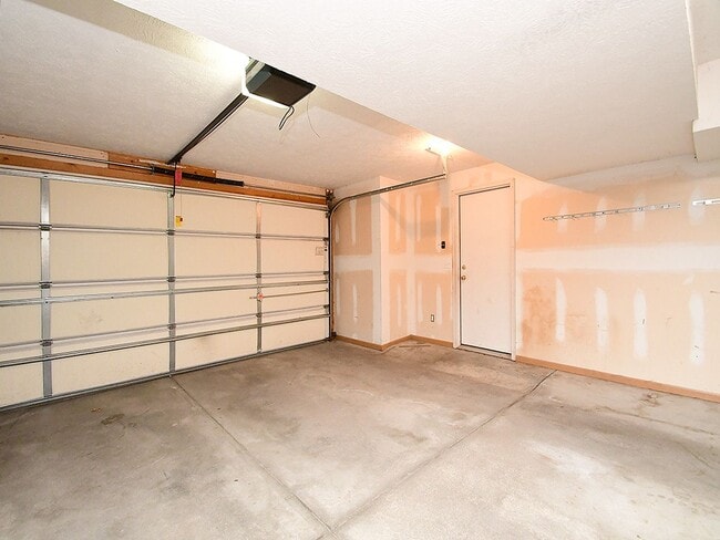 Building Photo - Inviting Home Minutes from Lake Cunningham...