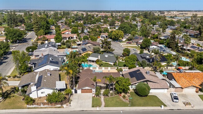 Building Photo - 605 N El Rio Dr