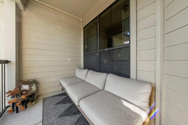 Building Photo - 7701 Rialto Blvd