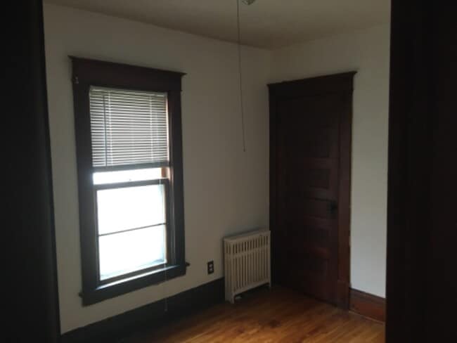 Building Photo - 3237 Grand Ave S