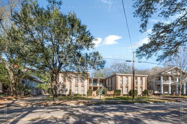 Building Photo - 1504 Dauphin St