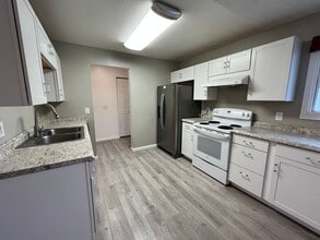 Building Photo - Stunning Two Bedroom home in East Anchorage