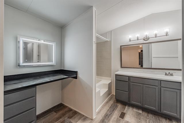 Building Photo - 5005 Shoreline Cir W