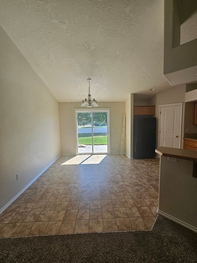 Building Photo - 4 Bedroom Home Close to Settlers Park