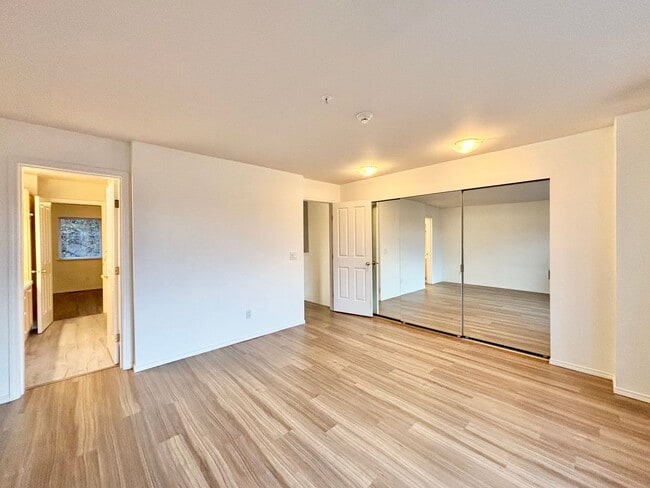 Building Photo - Convenience at Your Doorstep – Townhome for Rent in Newcastle