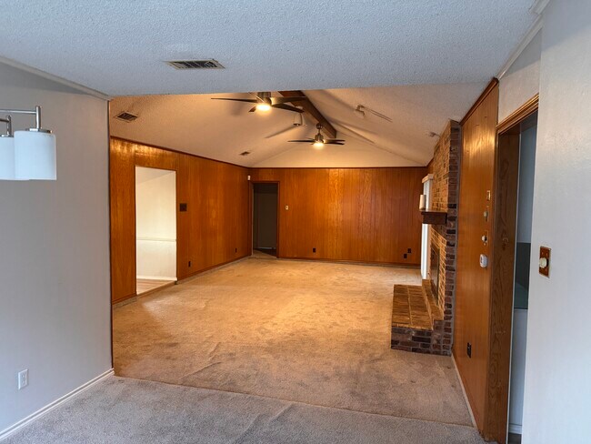 Building Photo - 6801 Lancelot Ct