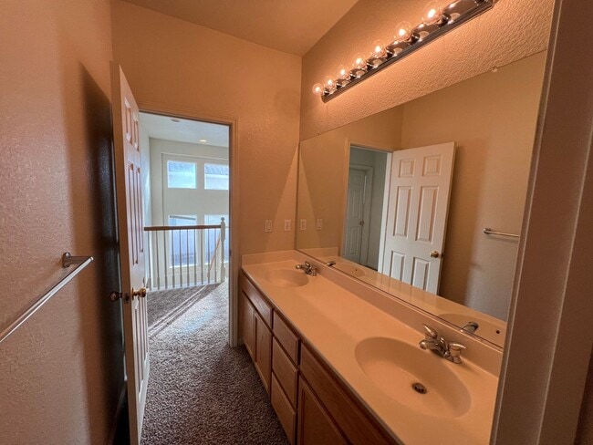 Building Photo - Large Two Story Crossroads Home!