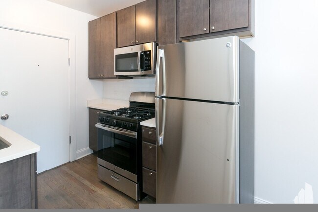 Building Photo - 2641 North Spaulding-3E