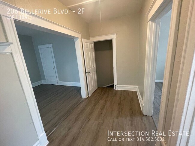 Building Photo - 206 Bellerive Blvd